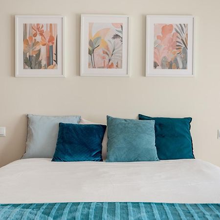 Joivy Stylish City Centre Flat With Parking Maía Екстериор снимка