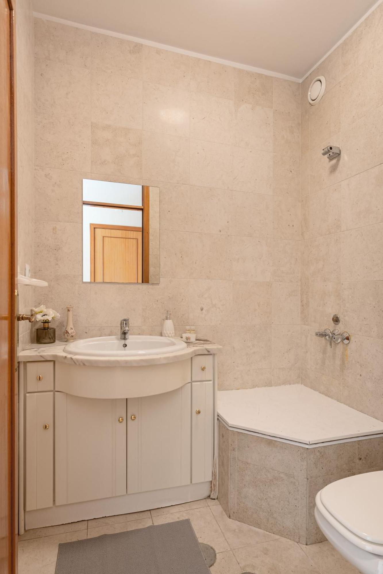 Joivy Stylish City Centre Flat With Parking Maía Екстериор снимка
