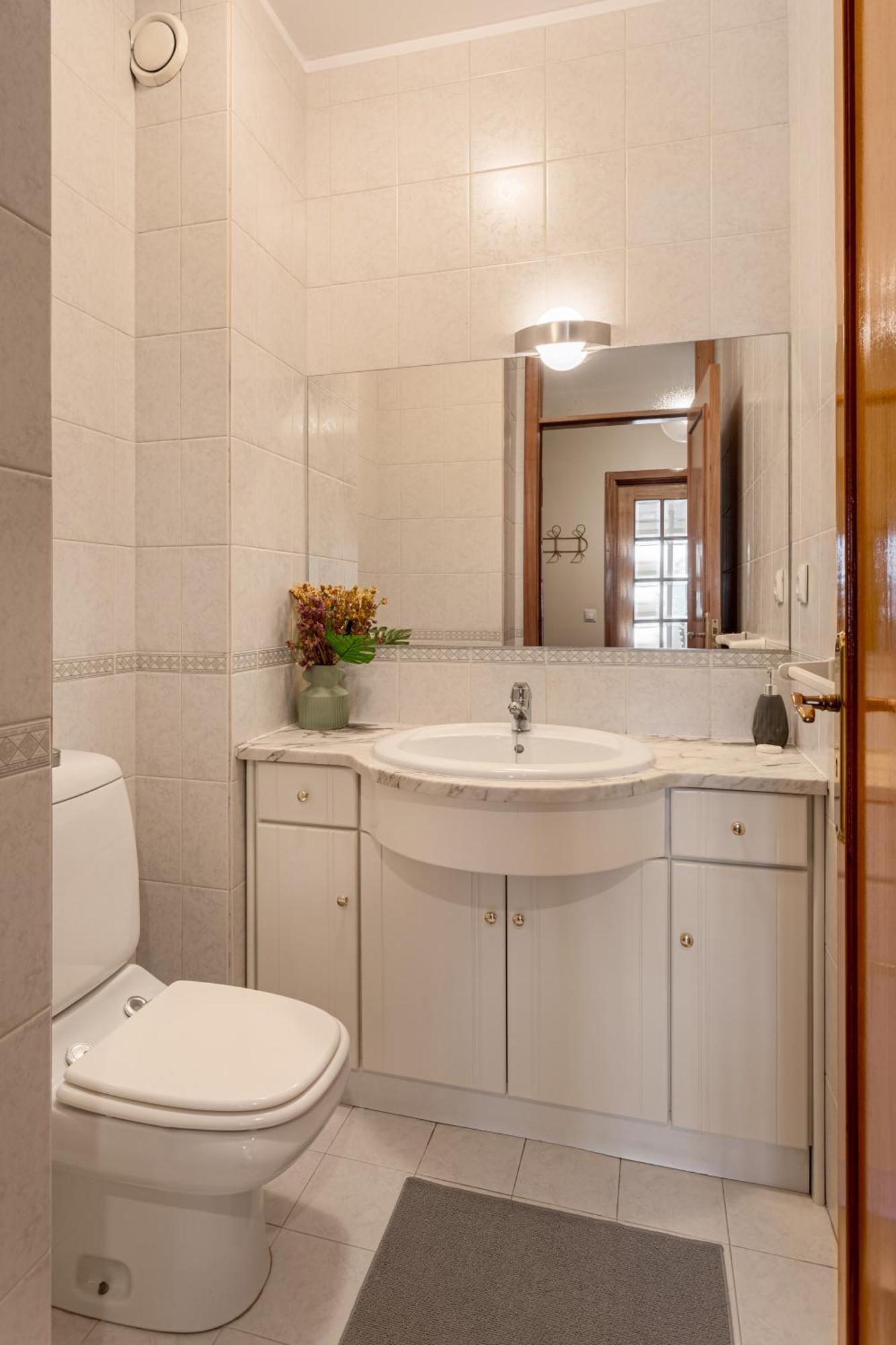 Joivy Stylish City Centre Flat With Parking Maía Екстериор снимка