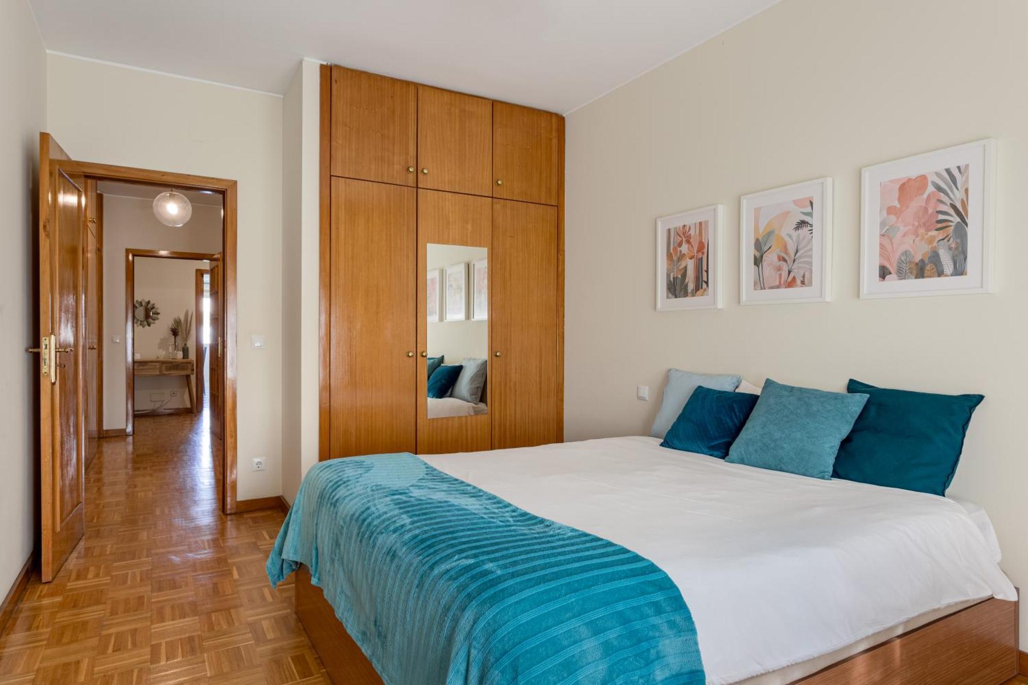 Joivy Stylish City Centre Flat With Parking Maía Екстериор снимка