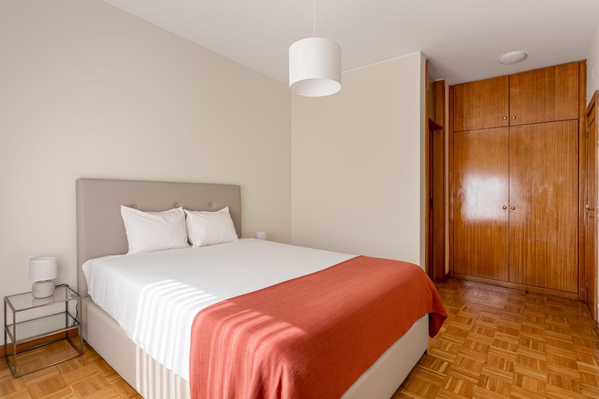 Joivy Stylish City Centre Flat With Parking Maía Екстериор снимка