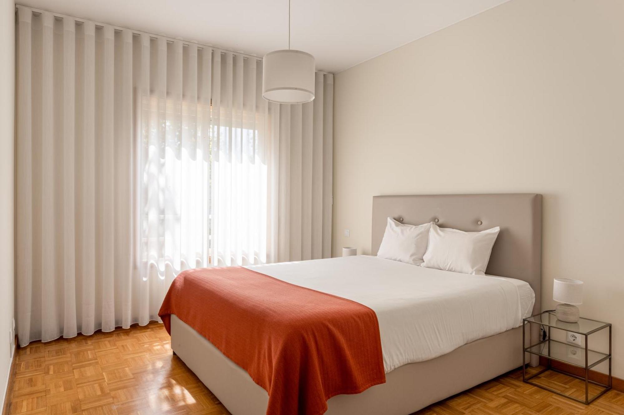 Joivy Stylish City Centre Flat With Parking Maía Екстериор снимка