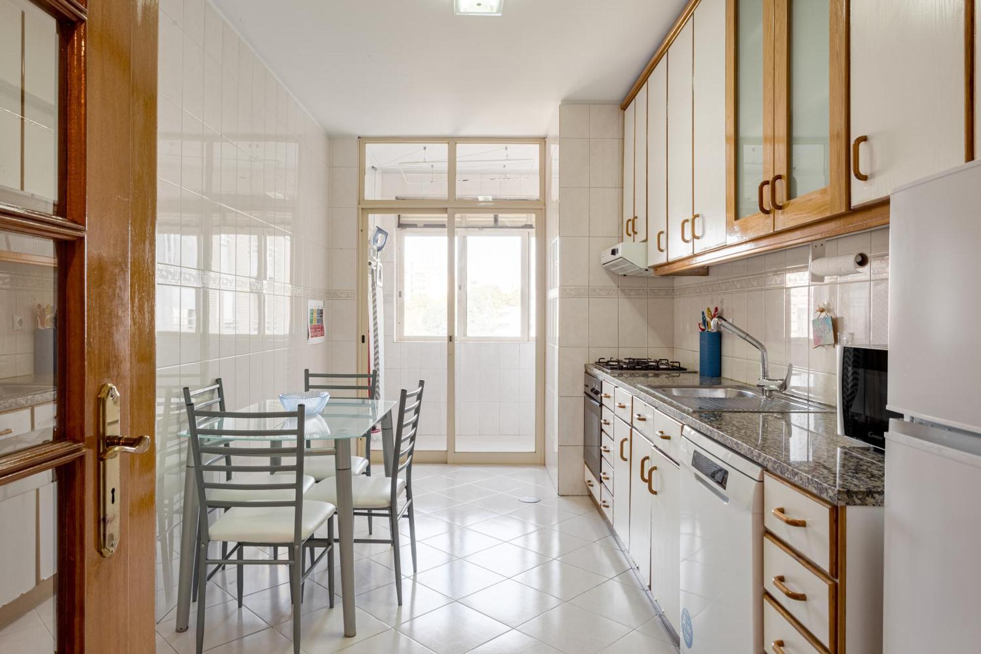 Joivy Stylish City Centre Flat With Parking Maía Екстериор снимка