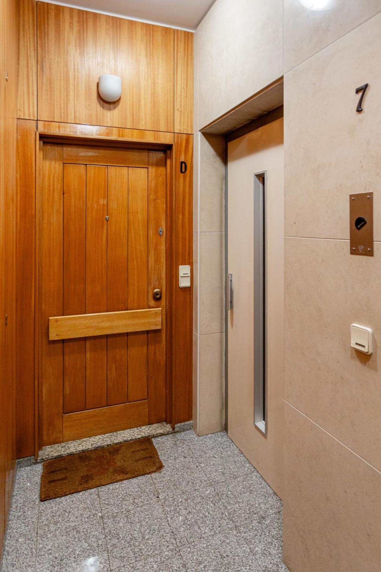 Joivy Stylish City Centre Flat With Parking Maía Екстериор снимка